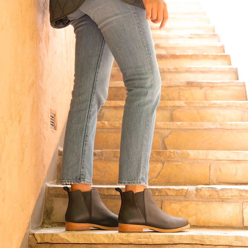 NEW Nisolo Black Chelsea Boots, Size 8.5